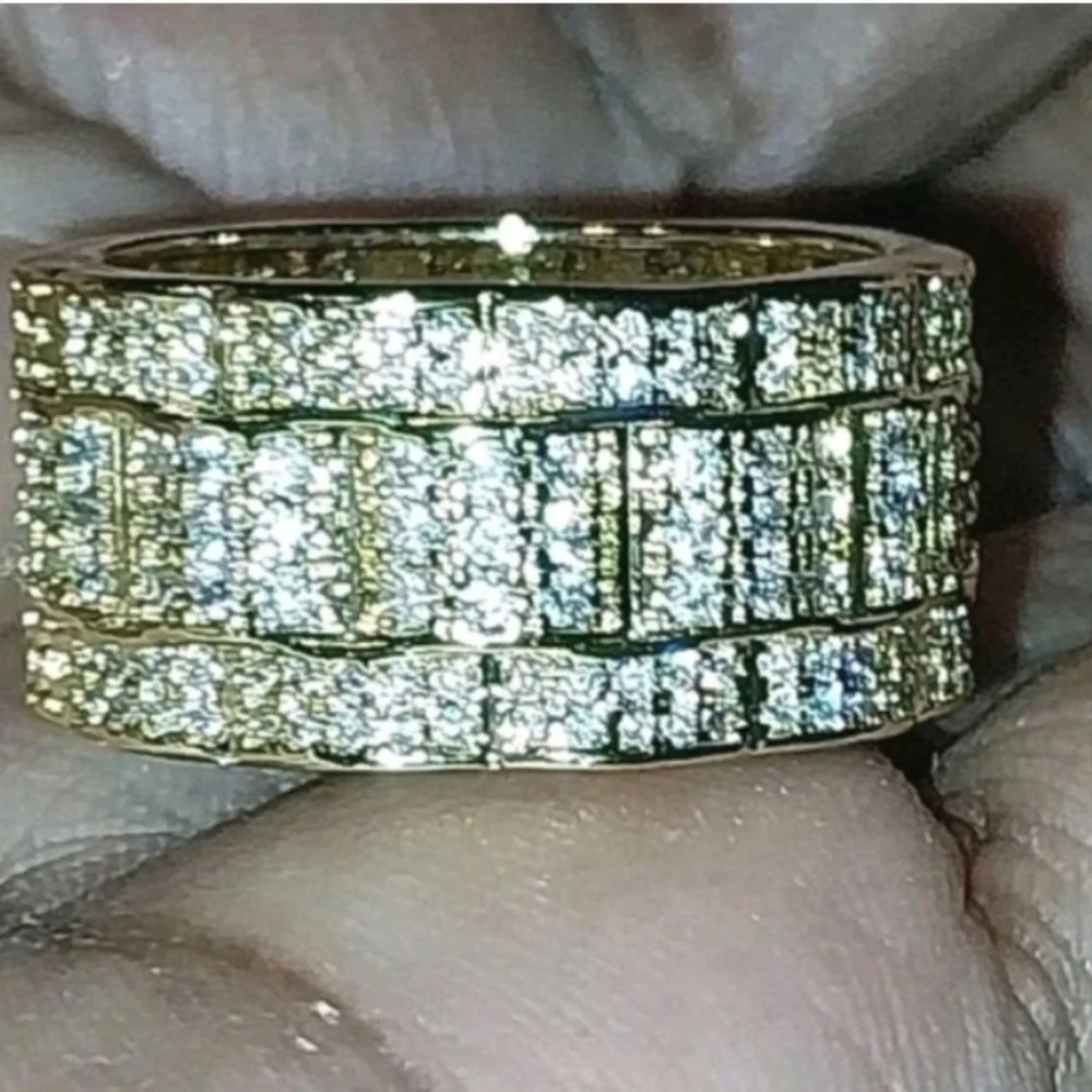 Elegant Mens Gold  Ring Sz 9